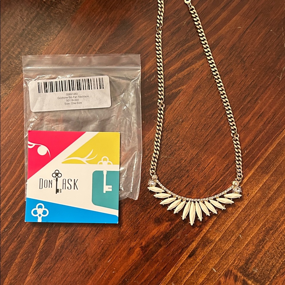 NEW Gold tone Bib Fan Necklace - Picture 8 of 11